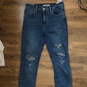 Levi’s 720 medium wash skinny jean with distressing